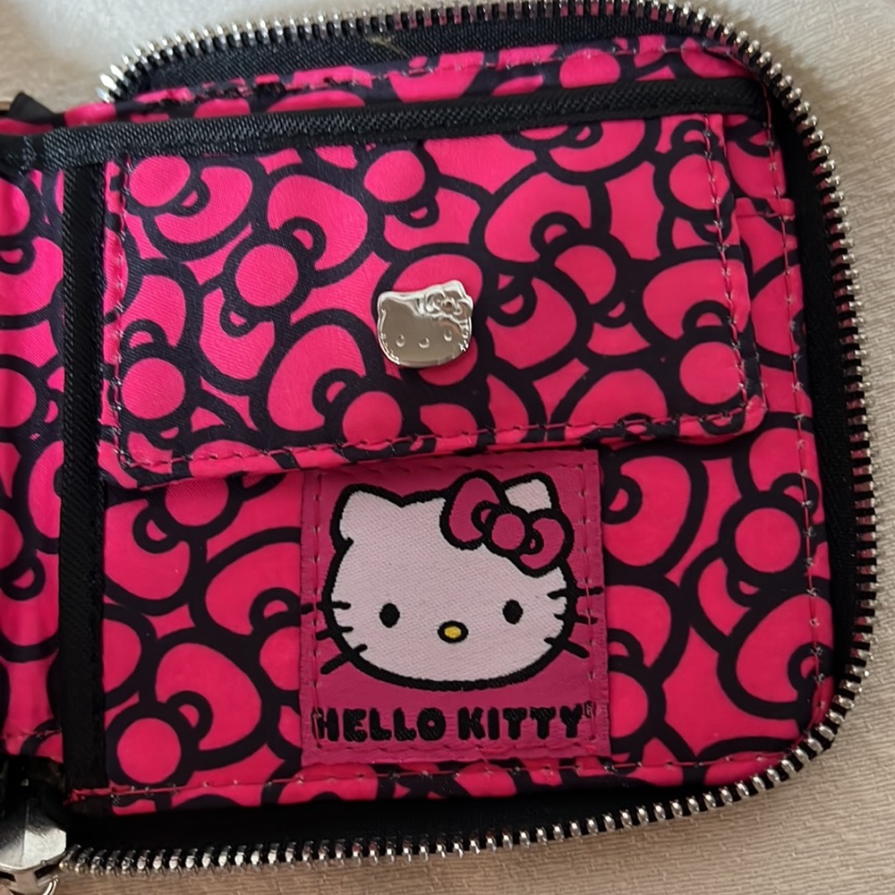 Sanrio Vintage Hello Kitty Loungefly Wallet with charm/chain accessory. - Picture 4 of 9